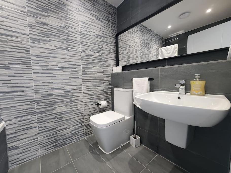 Paradigm Court, Modern 2-Bedroom Apartment F2, Oxford Bagian luar foto