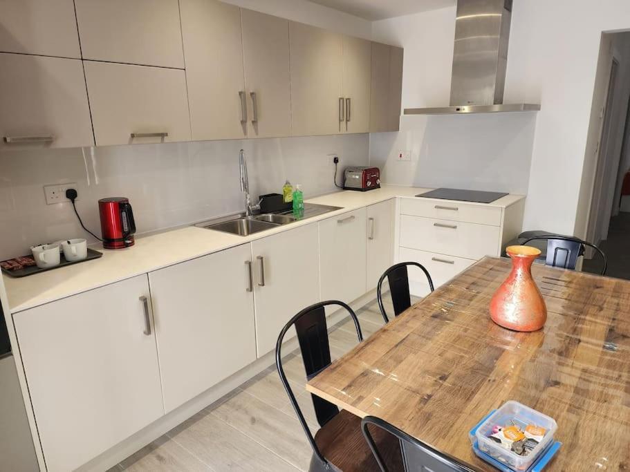 Paradigm Court, Modern 2-Bedroom Apartment F2, Oxford Bagian luar foto